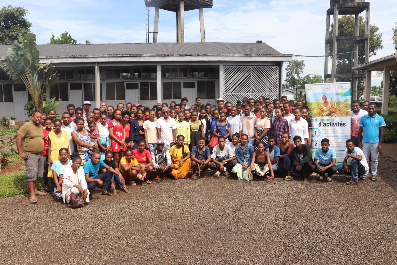 Image des 146 jeunes ruraux bénéficiaires de PROGRES qui ont suivi une pré-incubation, première étape de leur parcours entrepreneurial