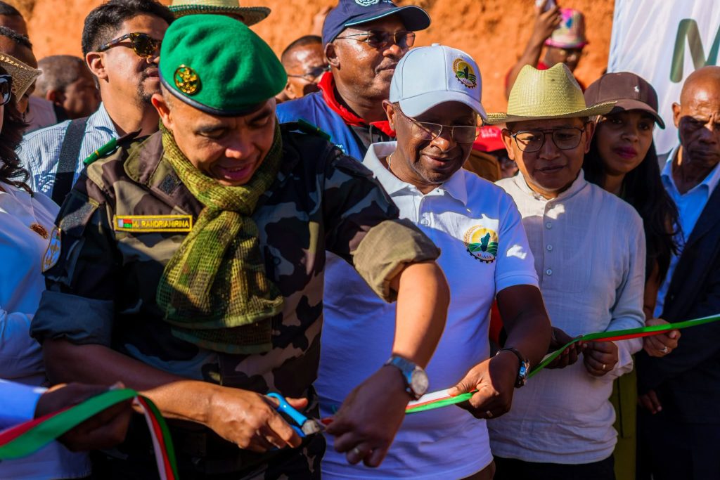 Inauguration officielle de la piste reliant cinq communes du district de Fandriana par le Président de la Refondation de Madagascar